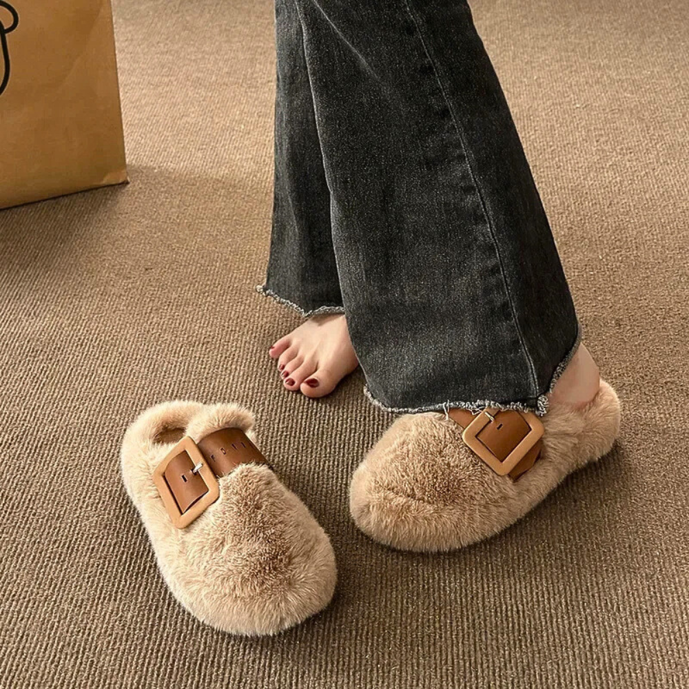 Vylune — Zapatillas Mule de Pelo con Hebilla