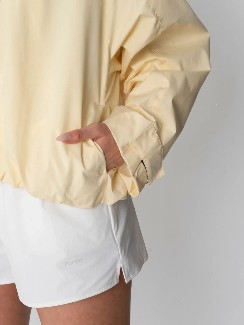 Névora — Chaqueta Impermeable Oversize Corta